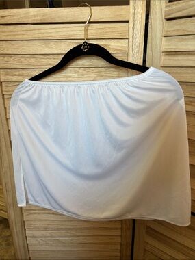 Vassarette White half slip medium